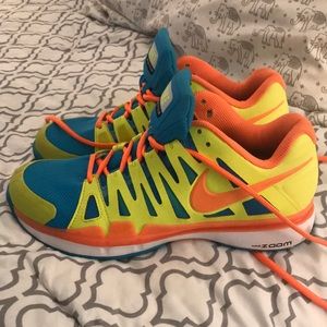 Nike tennis court shoes